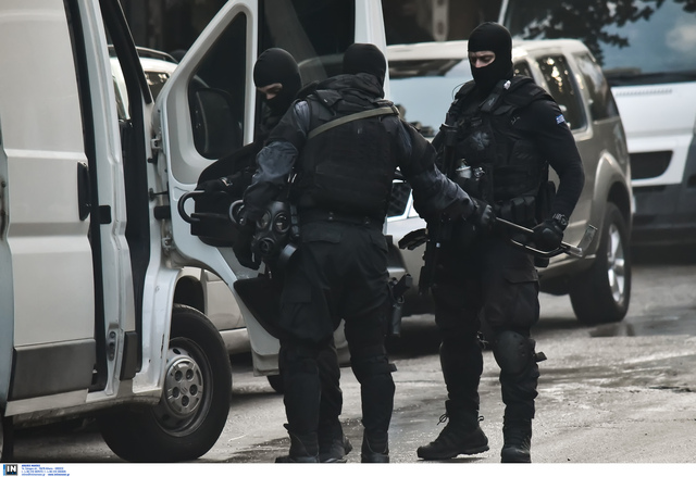 Εξάρχεια: Αστυνομική επιχείρηση σε υπό κατάληψη κτίριο - 6 προσαγωγές